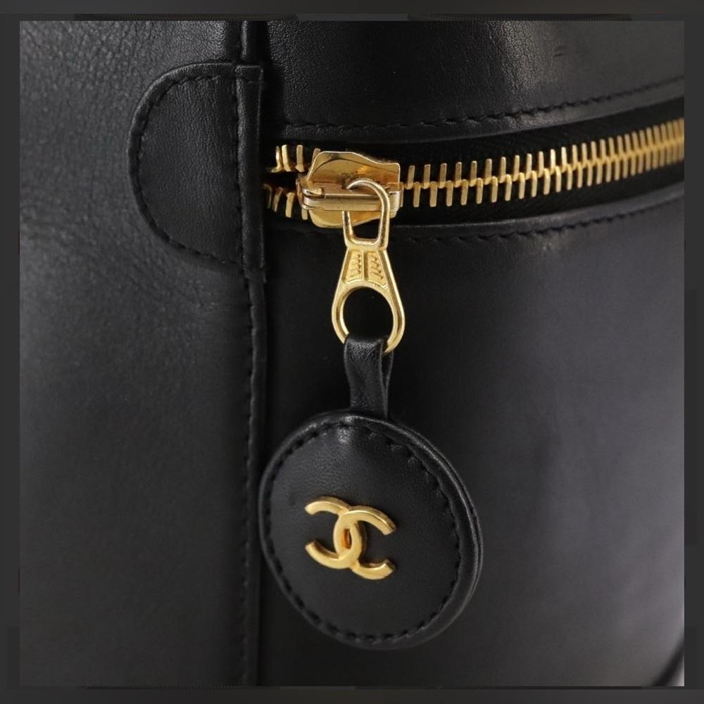 CHANEL CC Logo Grained Calfskin Cosmetics Vanity Hand Bag - Picture 3 of 16